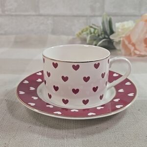 Elegance Porcelain Teacup & Saucer Red Hearts w/ Gold Trim Valentine Romance New
